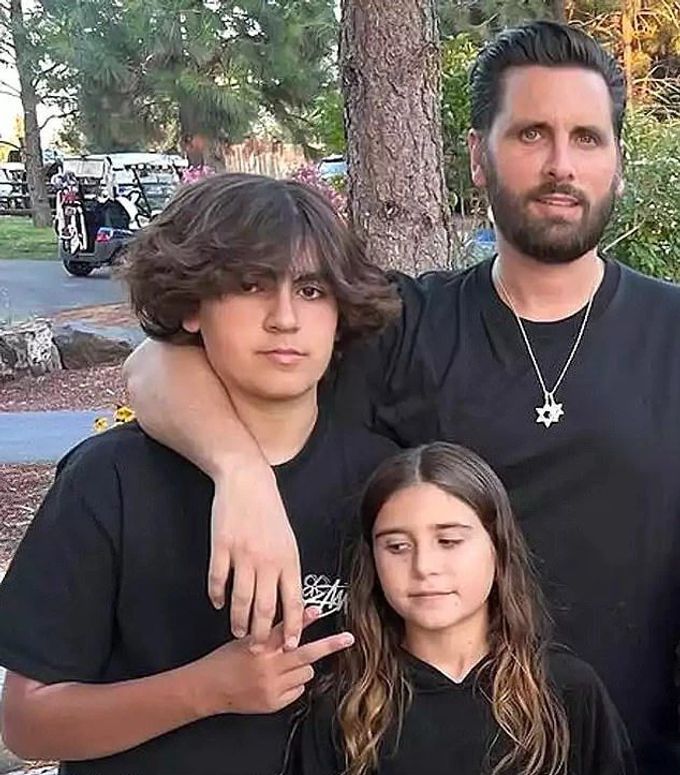 Mason Disick mit Schwester Penelope und Vater Scott. Kardashian