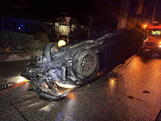 Der Mann wurde bei dem Unfall leicht verletzt. Unfall