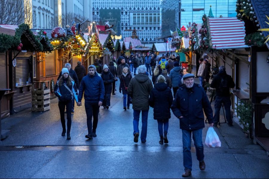 Am Freitag 20. Dezember fuhr ein Amokläufer mit dem Auto in die Menschenmenge eines Weihnachtsmarkts in Magdeburg (D).