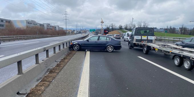 Unfall auf A4 bei Lindencham. Unfall auf A4