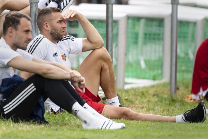 Felix Gebhardt im Training des FC Basel neben Pajtim Kasami. (2021) Felix Gebhardt