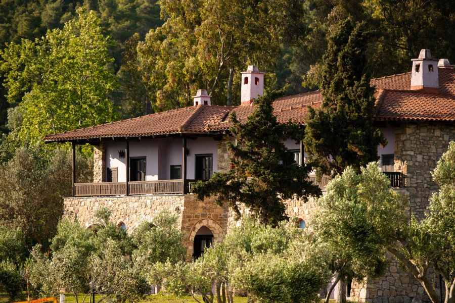 Hotelfassade, Simantro Resort, Griechenland.