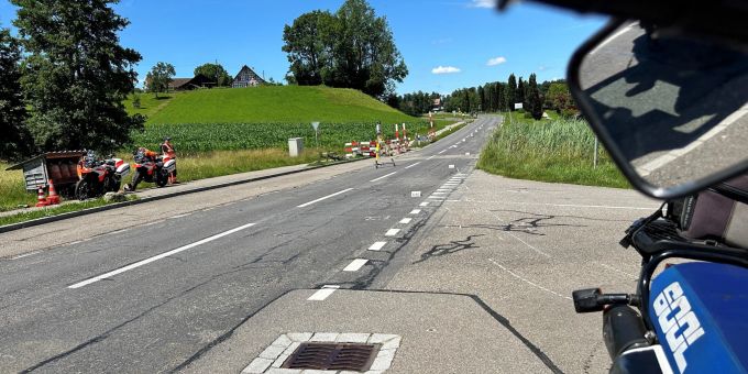 Hombrechtikon ZH: Verkehrsunfall fordert zwei Schwerverletzte. Hombrechtikon ZH