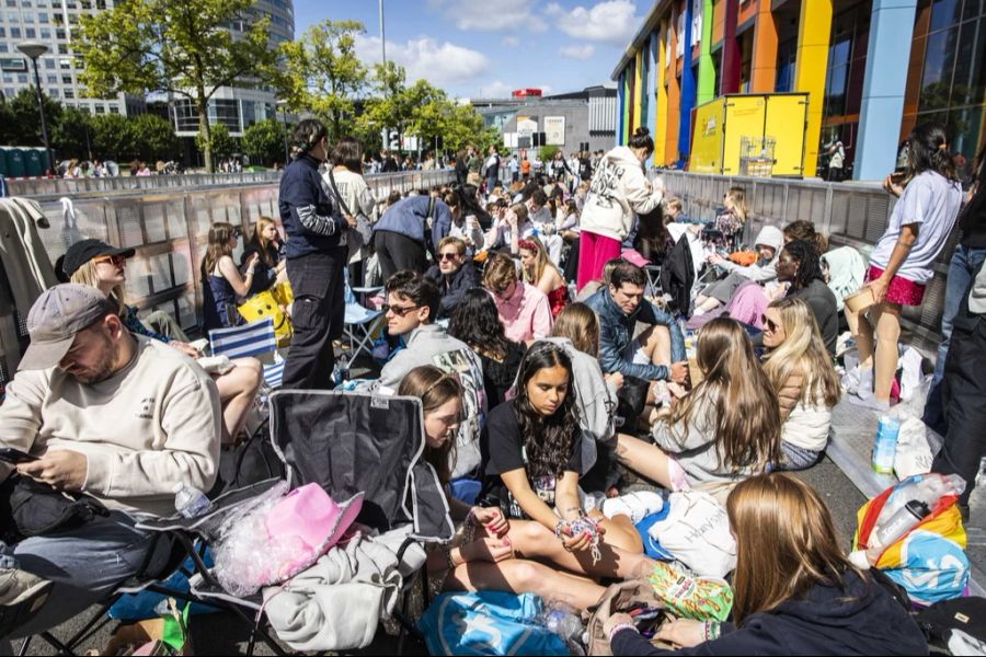 Taylor-Swift-Konzert in Amsterdam: «Swifties» campieren vor dem Stadion – das wird in Zürich nicht erlaubt sein.