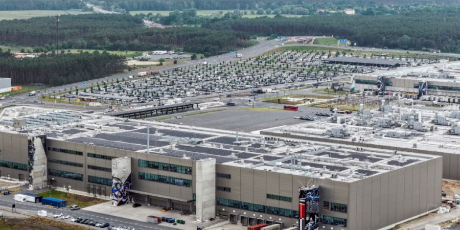 Der Elektroautomarkt in Deutschland ist für Tesla schwierig. Der Leiter des einzigen europäischen Autowerks von Tesla-Chef Elon Musk in Deutschland ist dennoch zuversichtlich. (Archiv...