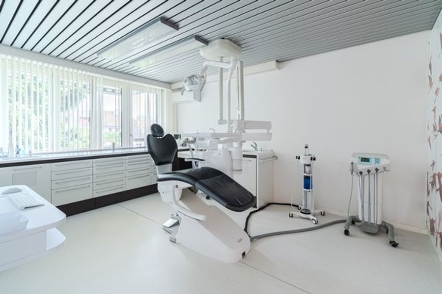 Zahnärztin Helen Mang Buckmann behandelt zunehmend Patientinnen mit Ozempic-Zähnen.