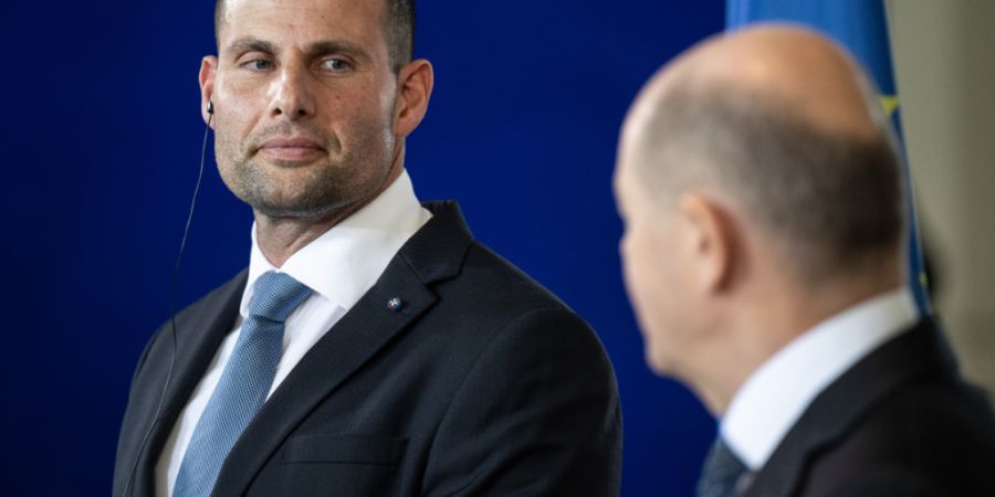 ARCHIV - Robert Abela, Premierminister von Malta (links), bei einem Besuch in Berlin im November 2023. Foto: Hannes P Albert/dpa/Archivbild