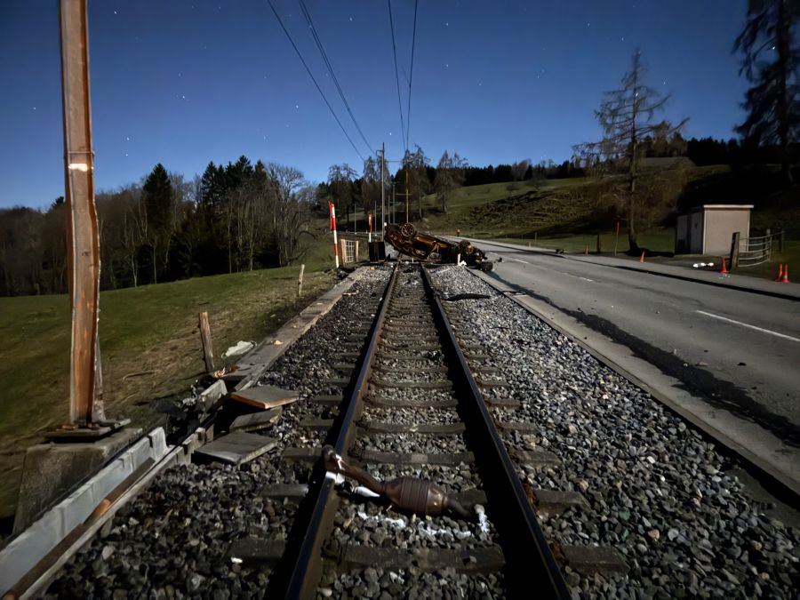 Aufgrund des Unfalls kam es zu Beeinträchtigungen im Bahnverkehr.
