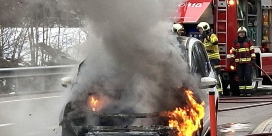 Die beiden Insassinnen des Autos konnten rechtzeitig aussteigen.