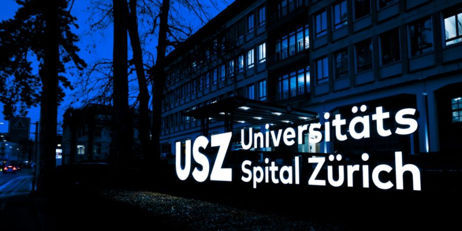 Zürcher Kantonsratsmitglieder fordern Transparenz von USZ und Kispi bei der Einführung der neuen Spitalsoftware.