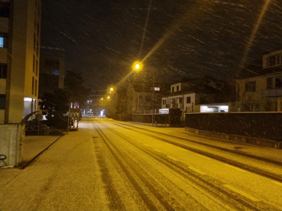 Innert kürzester Zeit waren die Strassen im Liebefeld mit Schnee bedeckt.