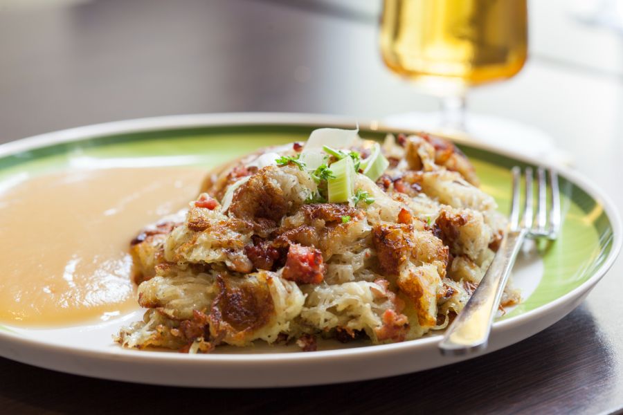 Dibbelabbes kannst du gut selbst zubereiten - oder aber in einem der Restaurants im Saarland geniessen.