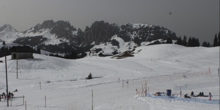 Grauer Himmel buf dem Jaunpass. (13.30 Uhr)