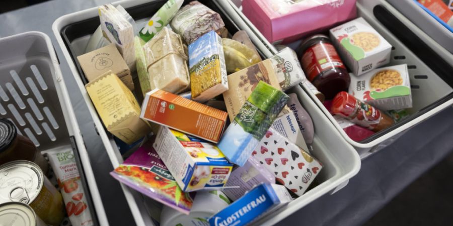 Die jährliche Spendenaktion «2 mal Weihnachten» entlastet von Armut betroffene Menschen im In- und Ausland. (Archivbild)