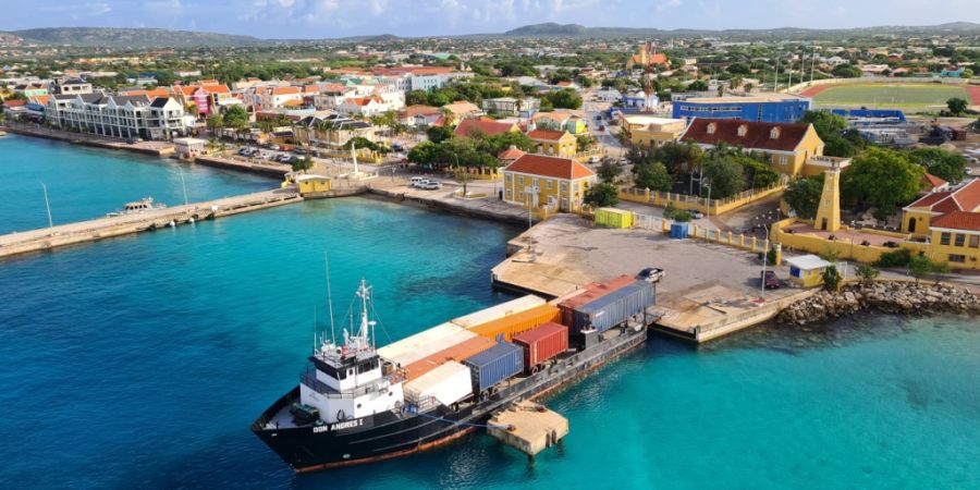 ARCHIV - Blick auf Kralendijk, den Hauptort von Bonaire. Foto: Roswitha Bruder-Pasewald/dpa-tmn