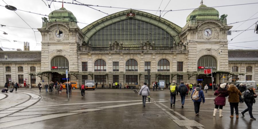 Die Basler Kantonspolizei zeigt am Bahnhof SBB mehr Präsenz. (Archivbild)