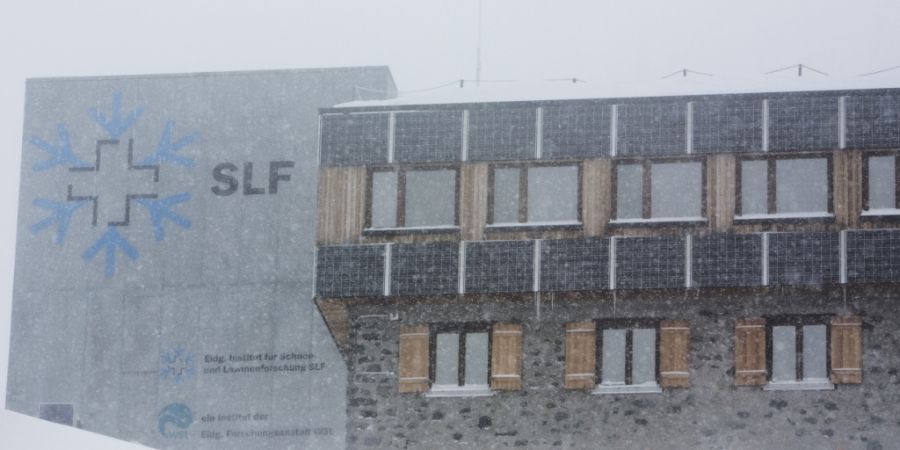 Auch exponierte Teile von Verkehrswegen sind laut dem SLF teilweise gefährdet. (Archivbild)