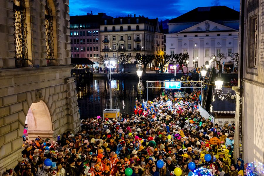 Viele Menschen, kaum Durchkommen: Bilder von der letztjährigen Fasnacht zeigen, wie eng es auf den Strassen wird. (Archivbild)