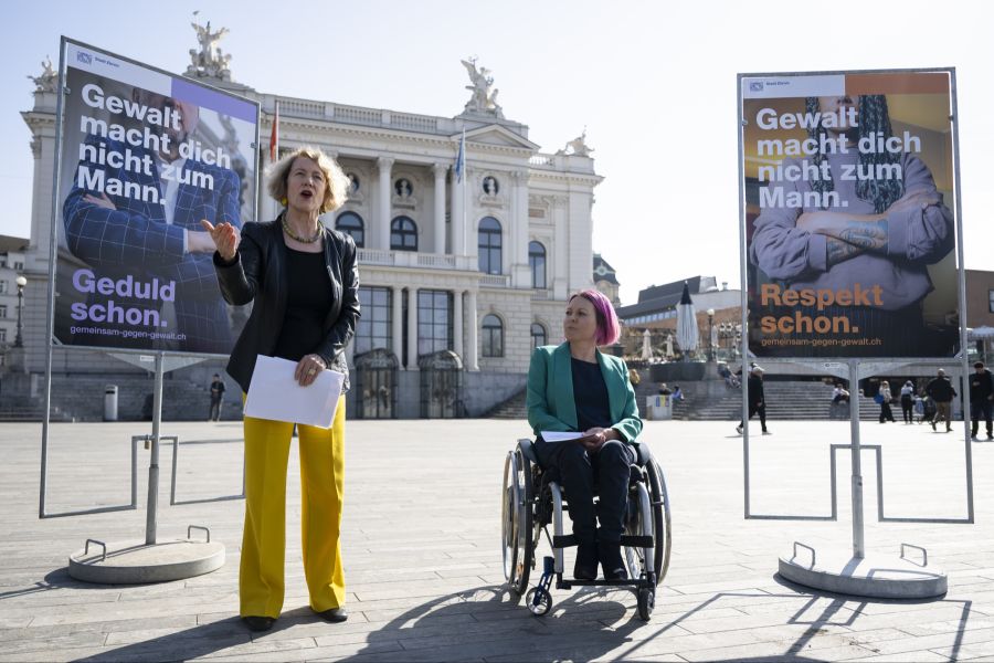 Im Vordergrund der Text «Gewalt macht dich nicht zu Mann». Anschliessend verschiedene andere Eigenschaften, beispielsweise «Geduld schon» oder «Respekt schon».