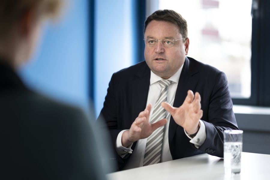 Stefan Paul, der CEO von Kühne+Nagel sagt zur Versorgung in den Golfstaaten: «Wenn die Situation länger andauert, wird es zu Engpässen kommen.»