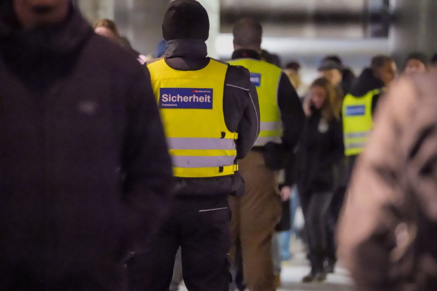 Ganz anders bei der SBB: Hier gibt es eine strikte Trennung zwischen Sicherheitspersonal und Zugpersonal.