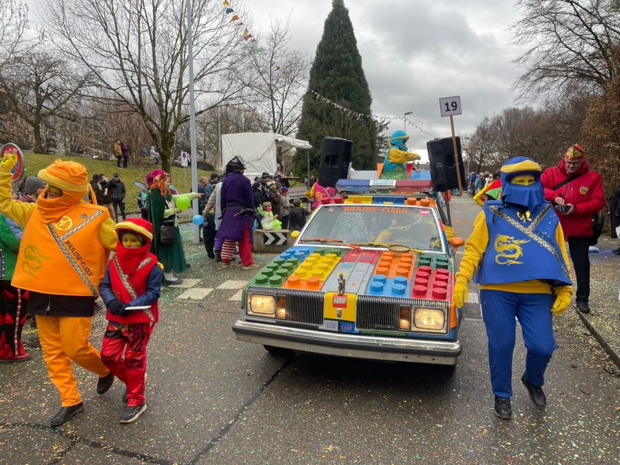 70 kreative Gruppen, Wagen und Guggenmusiken können bestaunt werden.