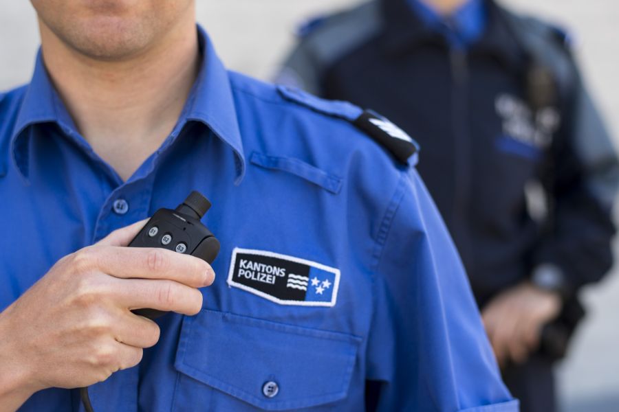 Digitalisierung prägt moderne Polizeiarbeit: Besonders die präzise Handykamera des iPhones animierte die Polizei zum Diensthandy-Wechsel.