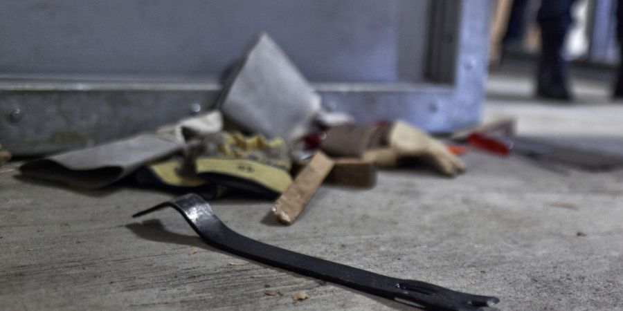 Die Kantonspolizei Obwalden fasste am Samstagabend in Stalden OW zwei Einbrecher. (Symbolbild)