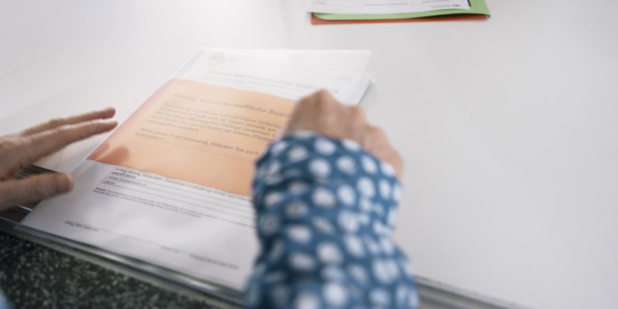 Die SVP-Fraktion des St. Galler Kantonsrats will die Leistungen der Sozialhilfe kürzen. (Archivbild)