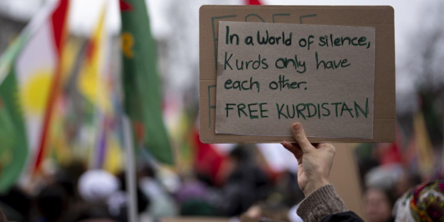 In den vergangenen zwei Wochen haben Exilkurden fast täglich in Schweizer Städten gegen die Angriffe auf ihr Gebiet in Nordsyrien demonstriert. (Archivbild)