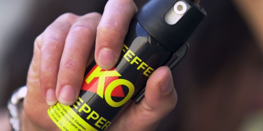 Die Angestellte wurde mit Pfefferspray besprüht. (Symbolbild)