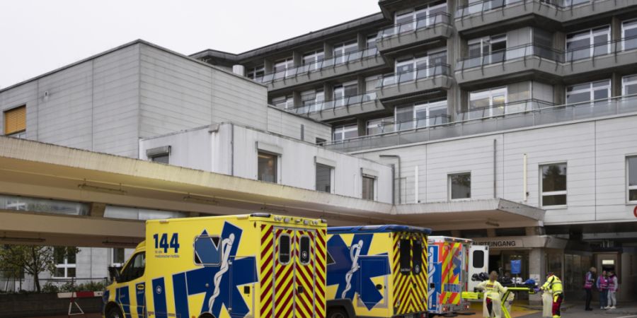 Seit dem 2. November 2024 steht das alte Kinderspital leer. Der Stadtrat soll das Areal nun dem Kanton abkaufen, finden linke Parteien. (Archivbild)