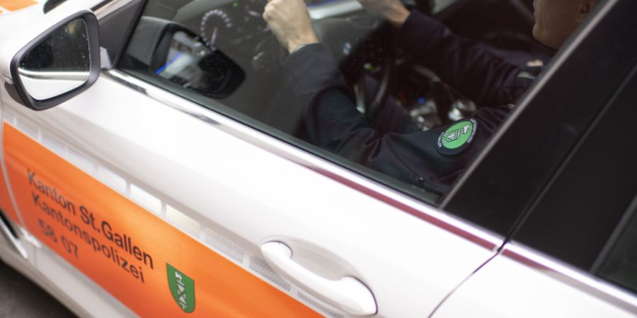 Ein 76-jähriger Mann ist in Abtwil SG beim Nachfüllen eines Kerzen-Rechauds von einer Stichflamme schwer verletzt worden. (Archivbild)