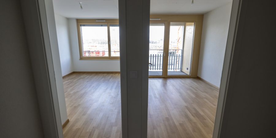 Die Angebotsmieten in der Schweiz sind im Mai nur minimal gestiegen. Das ändert jedoch nichts daran, dass die ausgeschriebenen Wohnungsmieten im Vergleich zum Vorjahr deutlich gestiege...