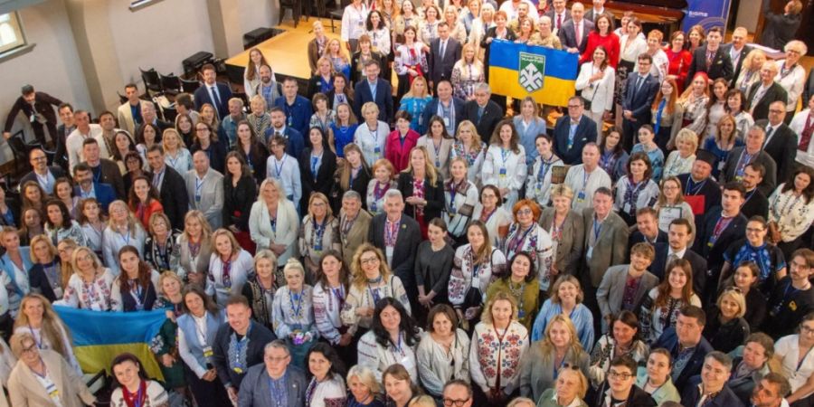 Über 300 Vertreterinnen und Vertreter der globalen ukrainischen Gemeinschaft aus 50 Ländern tauschten sich in Bern aus.