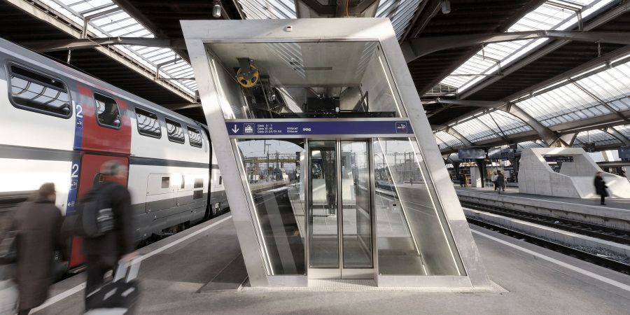Es muss nicht immer vertikal sein: Auch die Schräglifte am Zürich HB stammen von der EMCH Aufzüge AG.