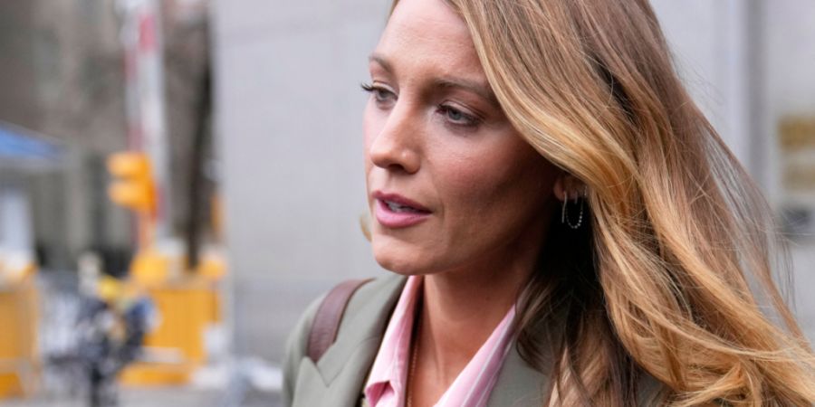 ARCHIV - US-Schauspielerin Blake Lively verlässt ein Gerichtsgebäude in New York. Foto: Seth Wenig/AP/dpa