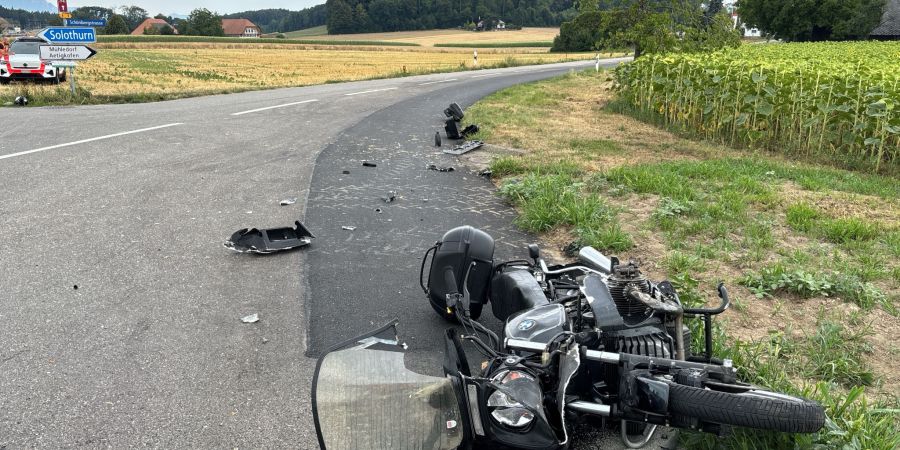 Der Motorradfahrer musste ins Spital geflogen werden.