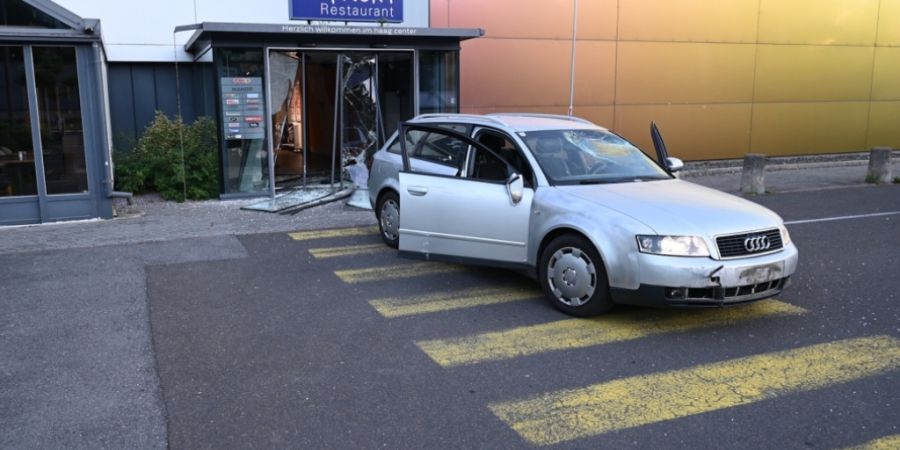 In Haag SG nutzten bislang Unbekannte ein gestohlenes Auto zum Einbruch.