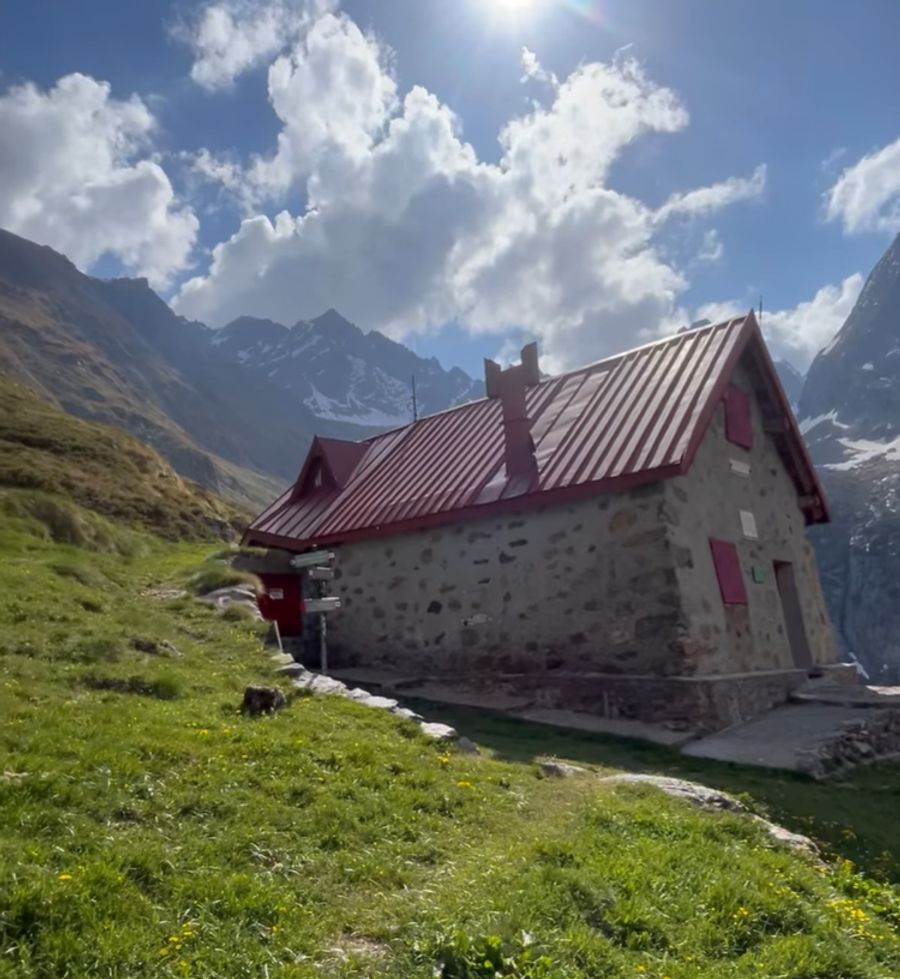 Die Hütte bietet Wanderern in Not lebenswichtigen Schutz und bleibt deshalb rund um die Uhr geöffnet.