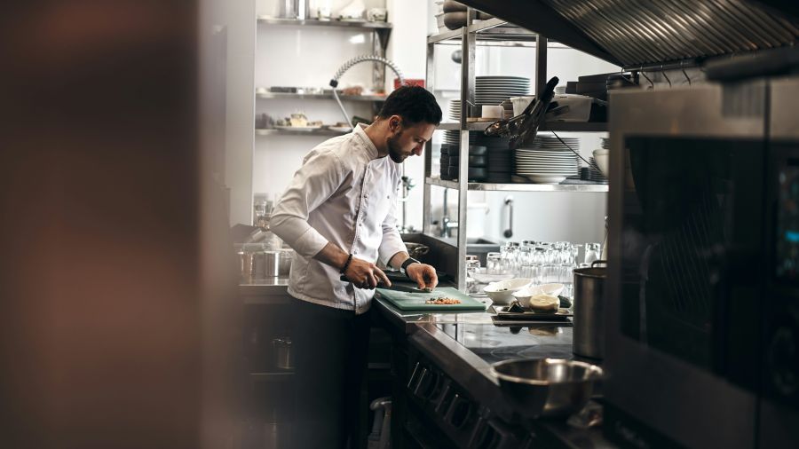 In einer Restaurantküche sei es von Natur aus schon warm, sagt Sibylle Müller, Pächterin des Restaurants Sternen Rotenstein.