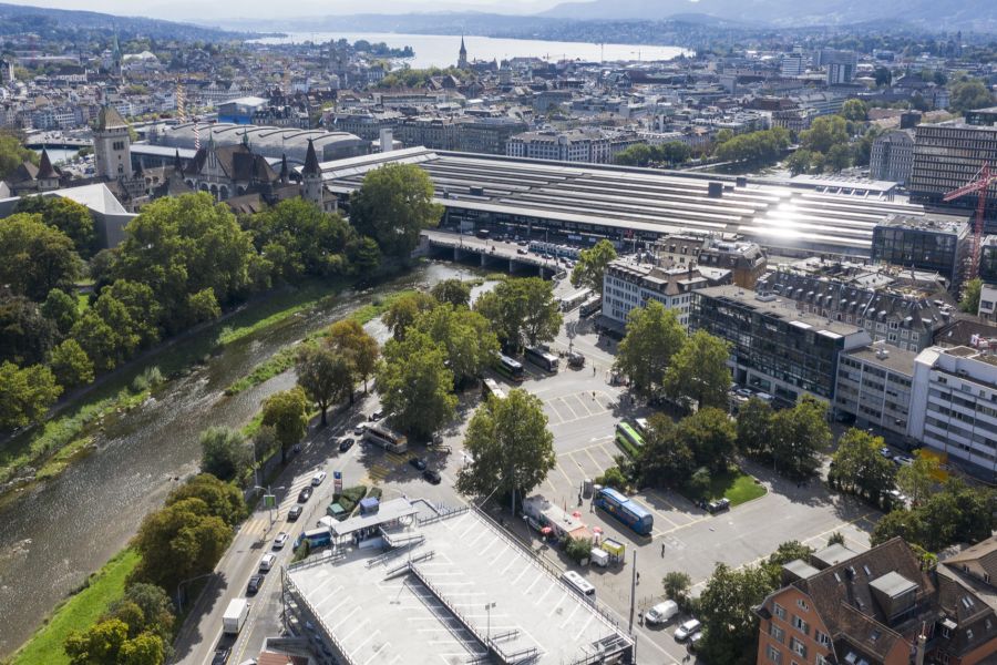 Der Unfall ereignete sich um etwa 19:20 Uhr am Zürcher Sihlquai, wie die Kantonspolizei Zürich bestätigt.
