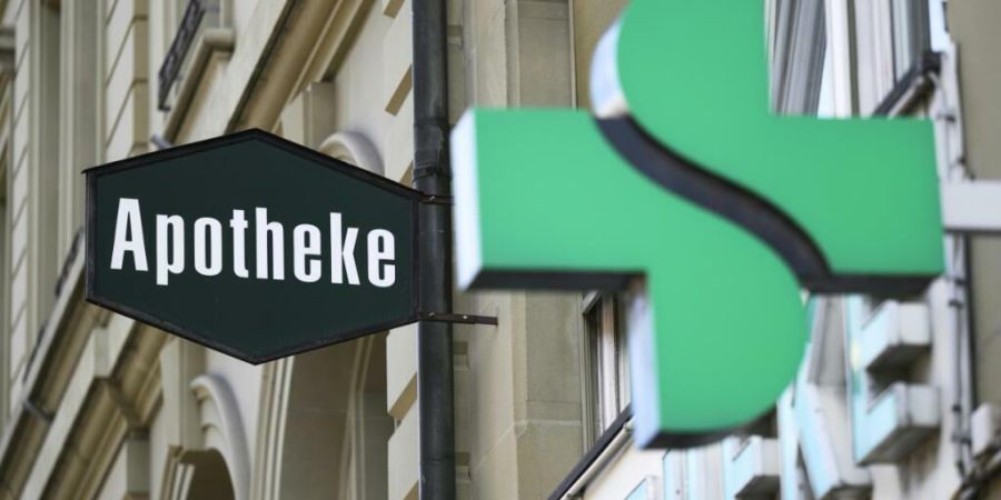 Apotheken sind wichtige niederschwellige Anlaufstellen für gewaltbetroffene ältere Paare. Deshalb will der Kanton Aargau das Apothekenpersonal mit Hilfe eines E-Learning-Moduls entspr...