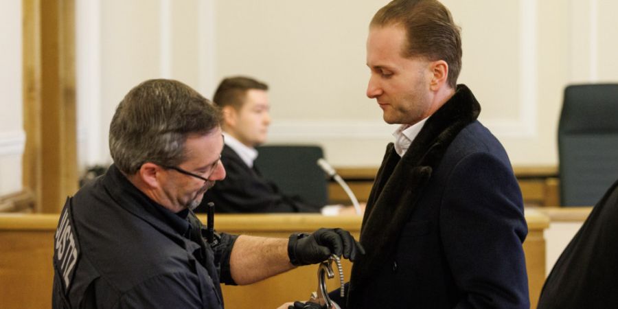 ARCHIV - Der Angeklagte Hendrik Holt in einen Sitzungssaal vom Landgericht Osnabrück. Foto: Friso Gentsch/dpa/Archivbild