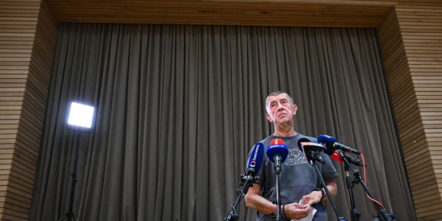 Andrej Babis von der rechtspopulistischen Partei ANO, Ministerpräsident von Tschechien, reagiert auf das Ergebnis der Senatswahlen. Bei den Stichwahlen um die noch zu vergebenden Sitze...