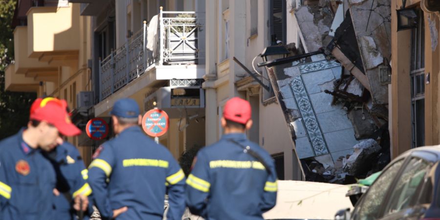 ARCHIV - Rettungskräfte am 25. September am Explosionsort. Foto: Socrates Baltagiannis/dpa/Archivbild