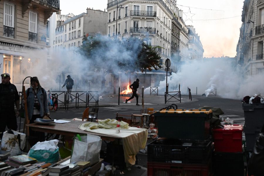 Touristen in Frankreich wurden in mehreren Städten von der Brutalität und vom Ausmass der Demonstrationen überrascht.