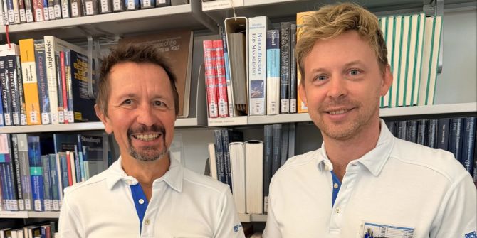 Kennen sich mit Verdauungstumoren bestens aus: Chefarzt Markus Weber (l.) und Oberarzt Yannick Buccella vom Stadtspital Zürich. - Ginger Hebel