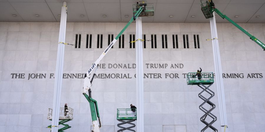 Donald Trump hat das Kennedy-Center umbenannt.