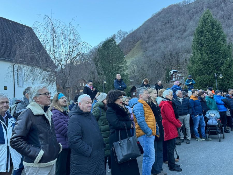 Viele Gäste sind gekommen, um bei der Eröffnung dabei zu sein.